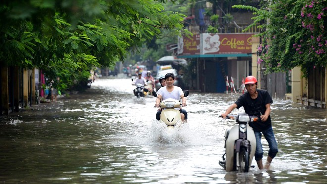 Tiếp bài 4.000 tỷ đồng chi cho dịch vụ công ích: Thiếu giám sát Việc kiểm soát hiệu quả đầu tư cho thoát nước vẫn còn nhiều bất cập. Ảnh: Như Ý