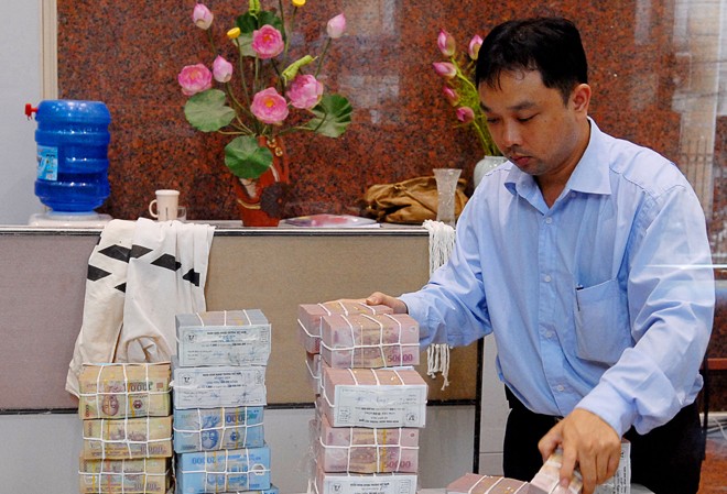Xử lý nợ xấu: Mở cửa cho bán dưới mệnh giá? Các chuyên gia cho rằng, cần cho phép bán dưới mệnh giá thì nợ xấu mới giải quyết được. Ảnh: Ngọc Châu