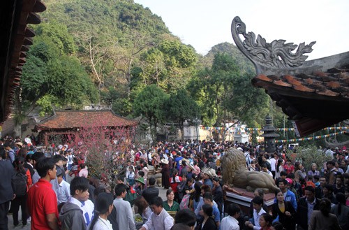 Hà Nội: Phê bình Ban tổ chức lễ hội chùa Hương Lễ hội chùa Hương là lễ hội lớn nhất trong cả nước. Ảnh: Thanh Hưng (VnExpress)