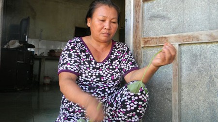 Chuyện người phụ nữ chôn nhầm chồng trong bão Chanchu Chị Nguyễn Thị Hoa sống một mình khi ba đứa con gái đã cưới chồng.
