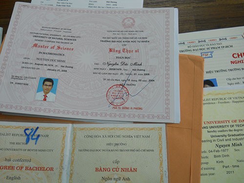 Bằng giả hoành hành Bằng giả hoành hành