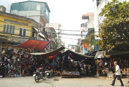 Đế chế hoàng kim của ông trùm chợ Trời Hà Nội Đế chế hoàng kim của ông trùm chợ Trời Hà Nội