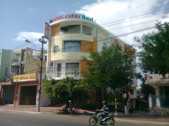 Bị ngã lệch cột sống do... bắt chuồn chuồn Khách sạn Trùng Khánh, Bình Định, nơi xảy ra vụ khách trọ bắt chuồn chuồn, té lầu