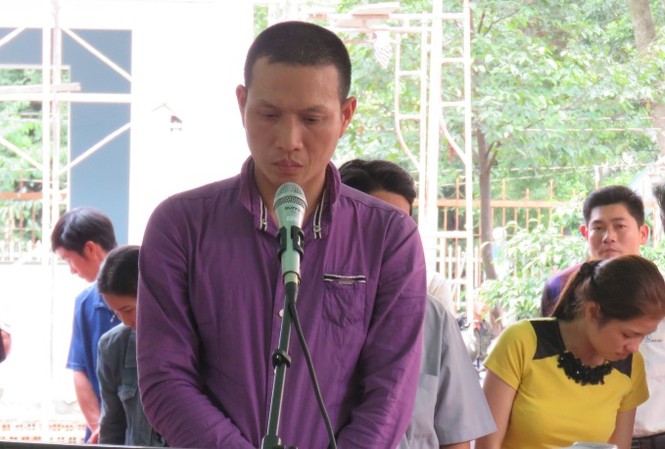 Thanh niên giết vợ ông chủ trốn truy nã suốt 23 năm Bị cáo Trung tại phiên tòa