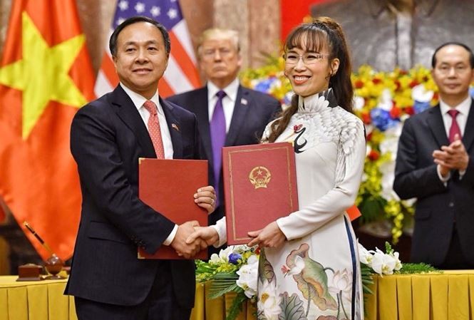 Việt - Mỹ ký loạt thỏa thuận thương mại trị giá 12 tỷ USD Hợp đồng cho đơn hàng 10 tàu bay mới của Vietjet Air vừa được ký kết sáng 12/11. Ảnh: VJ