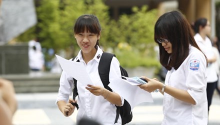 Hàng trăm thí sinh đầu tiên đỗ đại học Hàng trăm thí sinh đầu tiên đỗ đại học