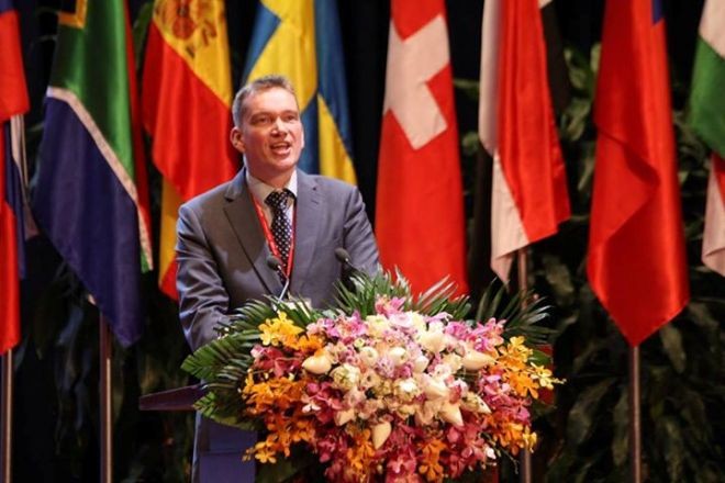 Chủ tịch Ủy ban Olympic Hóa học Quốc tế: Việt Nam - Hương vị cuộc sống GS. Peter Wothers, Trường Đại học Cambridge, Vương quốc Anh, Chủ tịch Olympic Hóa học quốc tế.