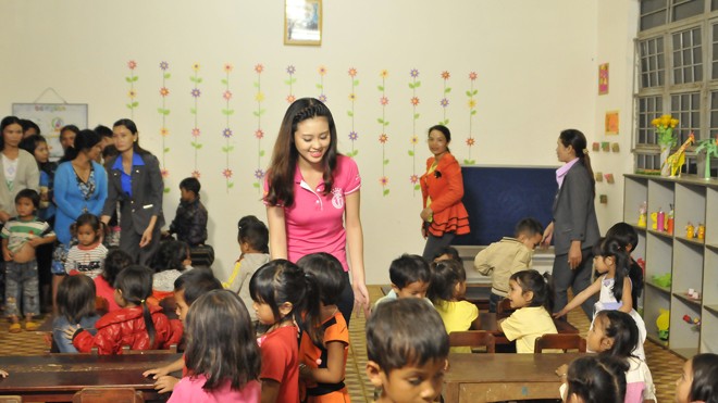 Người đẹp mang nước sạch, ánh sáng về buôn làng Người đẹp mang nước sạch, ánh sáng về buôn làng