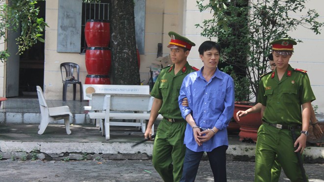 Tham ô 7 tỷ đồng, nguyên cán bộ Casumina lãnh án tù chung thân Nguyên cán bộ Cty Casumina Lê Thanh Bình vừa bị lãnh án tù chung thân. Ảnh: Tân Châu