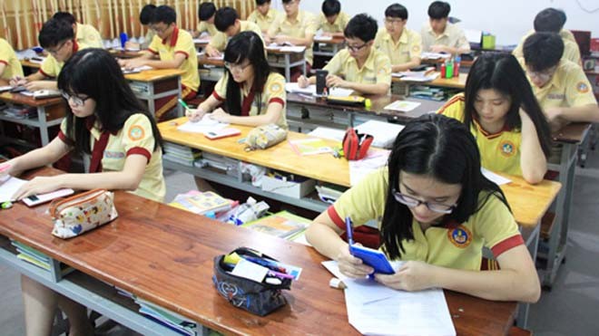 Thi trắc nghiệm Toán: Giáo viên trở tay không kịp? Học sinh lớp 12 tại TP HCM ôn tập môn Toán cho kỳ thi THPT quốc gia 2016. Ảnh: Mạnh Tùng