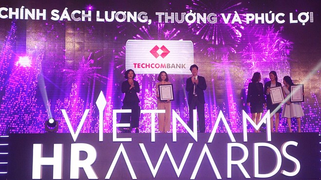 Techcombank được vinh danh tại giải thưởng uy tín HR Awards 2016. Techcombank được vinh danh tại giải thưởng uy tín HR Awards 2016.