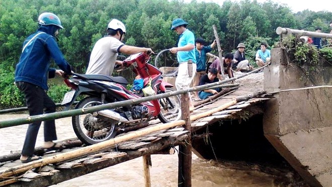Mưa lũ làm 5 người chết, gây thiệt hại hàng trăm tỷ ở Nghệ An Mưa lũ làm 5 người chết, gây thiệt hại hàng trăm tỷ ở Nghệ An