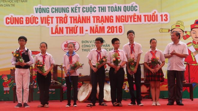 Vinh danh những Trạng nguyên tuổi 13 7 gương mặt xuất sắc nhất tại chung kết toàn quốc “Cùng Đức Việt trở thành Trạng Nguyên tuổi 13”. Ảnh: ĐH