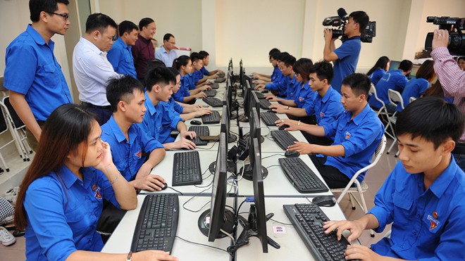 Phát động thi trắc nghiệm tìm hiểu nghị quyết đại hội Đảng các cấp Những thí sinh đầu tiên tham gia cuộc thi trắc nghiệm trực tuyến