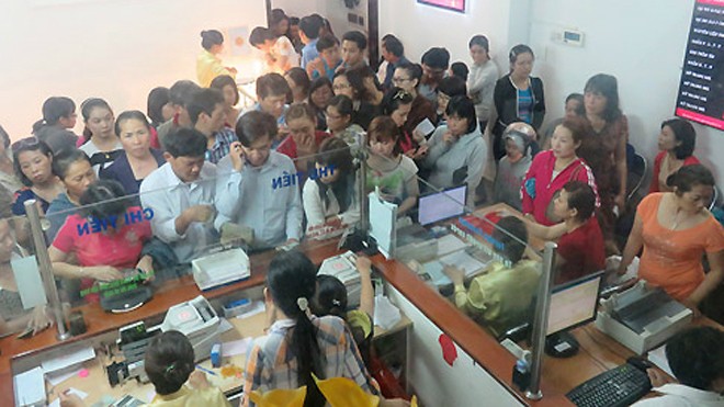 Vì sao nhiều người muốn mua vàng ngày vía Thần tài? Cảnh xếp hàng mua vàng ngày Thần tài thường xuyên xảy ra nhiều năm gần đây. Ảnh: PV