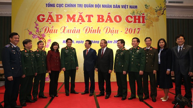 Làm rõ tư duy mới của Đảng về quốc phòng, an ninh Lãnh đạo Ban Tuyên giáo T.Ư, Tổng cục Chính trị QĐND Việt Nam và các đại biểu tham dự buổi gặp mặt