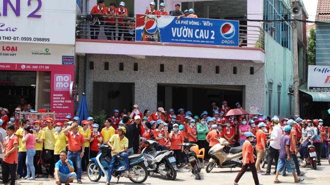 Công ty may bị cháy vẫn trả lương cho 1200 công nhân Công nhân tháo chạy khi phát cháy