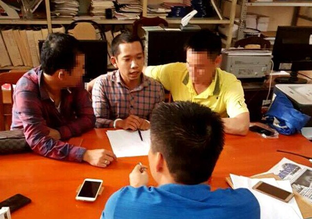 Cướp ngân hàng ở Trà Vinh để trả nợ thua độ bóng đá Đối tượng Hưng ở cơ quan điều tra. Ảnh: Dân Trí.