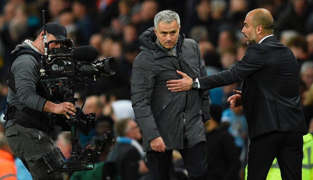 Pep Guardiola lật tẩy đòn tâm lý của Mourinho Pep Guardiola cho rằng Mourinho đã chơi đòn tâm lý với Arsenal