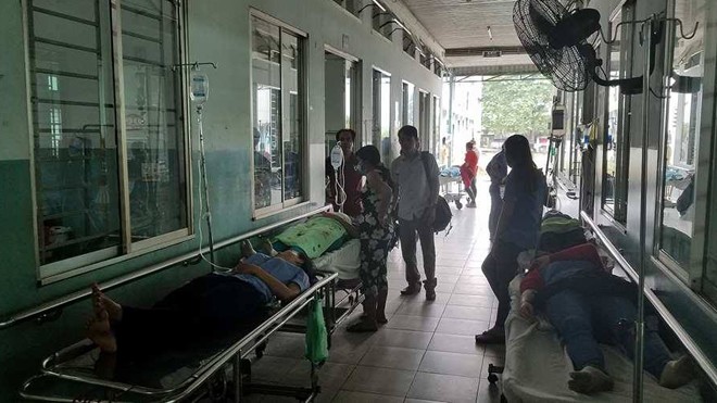 Hàng chục công nhân nhập viện nghi hít phải khí độc