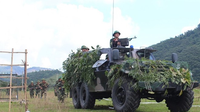 Nghệ An chuẩn bị diễn tập Khu vực phòng thủ Luyện tập nội dung xe thiết giáp BTR-152 phối hợp bộ binh xung phong vượt cửa mở đánh chiếm đầu cầu