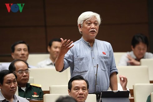 Ra trường phải biết bơi: Tranh luận nóng tại nghị trường Đại biểu Dương Trung Quốc. Ảnh VOV