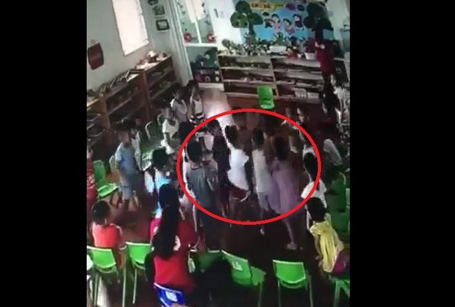 Những vụ bạo hành học sinh 'kinh hoàng' như thời trung cổ Giáo viên để trẻ bị cả lớp đánh hội đồng tại trường Mầm non Cầu Vồng