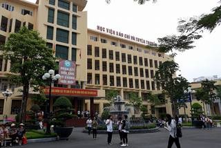 Thi vào ngành Quay phim truyền hình: Nữ phải cao 1m60 trở lên Thi vào ngành Quay phim truyền hình: Nữ phải cao 1m60 trở lên