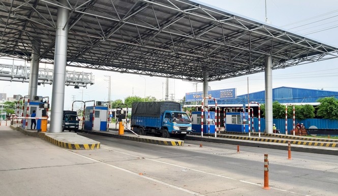 Bị tài xế phản ứng, Trạm BOT T2 chưa định được ngày thu phí trở lại Giao thông trên QL 91 đoạn qua trạm T2 thông thoáng trước quyết định tạm dừng thu phí ngày 25-5