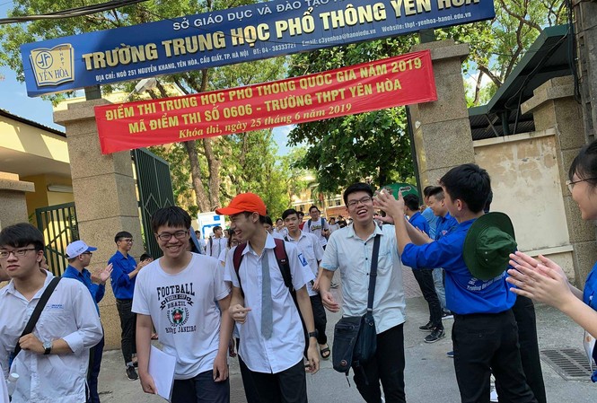 Chuyên gia nhận xét đề Tiếng Anh: Dễ hơn năm ngoái, có tính phân loại cao Thí sinh cười tươi ra khỏi phòng thi môn Ngoại ngữ. Ảnh: Đỗ Hợp