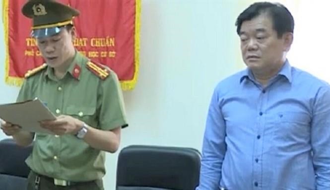 Giám đốc Sở GD&ĐT Sơn La sắp đi làm lại, chuẩn bị xét xử gian lận thi ở Hà Giang Ông Hoàng Tiến Đức (phải ảnh)- GĐ Sở GD&ĐT Sơn La