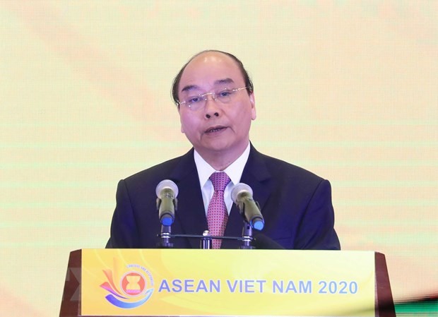 Thủ tướng ra tuyên bố của Chủ tịch ASEAN về ứng phó COVID-19 Thủ tướng Nguyễn Xuân Phúc. (Ảnh: Thống Nhất/TTXVN)