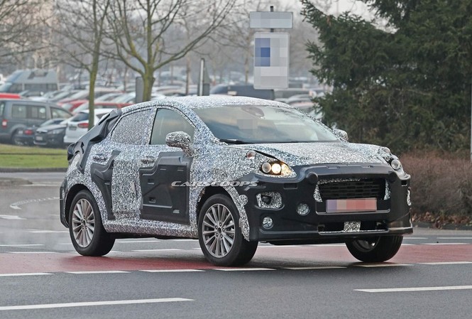 SUV cỡ nhỏ mới của Ford sẽ có tên gọi Puma? SUV cỡ nhỏ mới của Ford trong lần chạy thử trước đây.