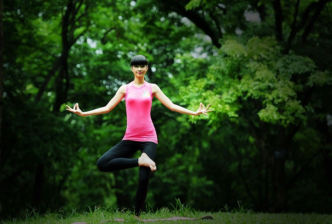 Siêu mẫu Hạ Vy khoe dáng gợi cảm tập yoga Hạ Vy khoe dáng gợi cảm khi tập yoga.
