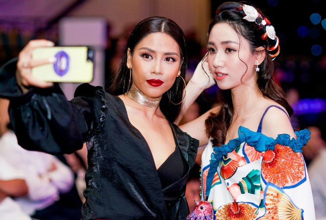Nguyễn Thị Loan cá tính, 'đọ sắc' bên Á hậu Trà My dịu dàng Nguyễn Thị Loan cá tính, 'đọ sắc' bên Á hậu Trà My dịu dàng
