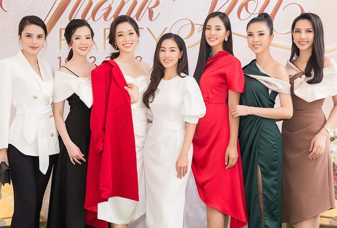 Bà Phạm Kim Dung: 'Nhan sắc Việt 2019 sẽ tiếp tục thăng hoa!' Bà Phạm Kim Dung và dàn người đẹp.
