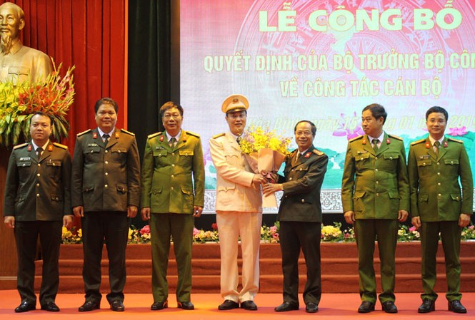 Trao quyết định của Bộ trưởng Công an về công tác cán bộ Trao quyết định của Bộ trưởng Công an về công tác cán bộ