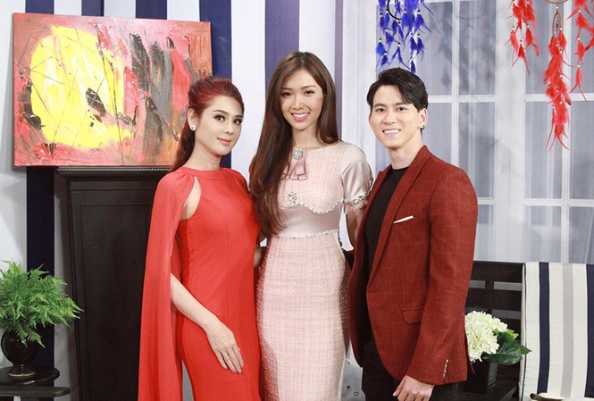 Lâm Khánh Chi sốc với chuyện tình đồng giới éo le của đàn em Nhật Hà Lâm Khánh Chi và hotboy Tuấn Lê cùng Nhật Hà trong chương trình.
