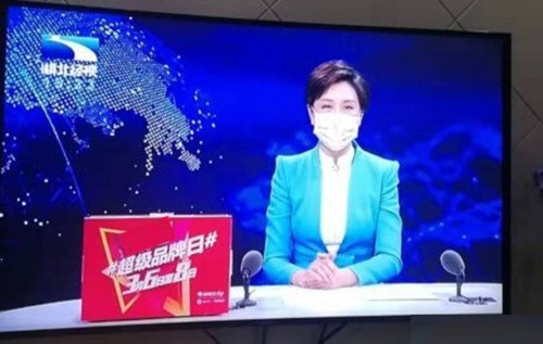 Toàn bộ MC, phóng viên ở 'ổ dịch' Vũ Hán phải đeo khẩu trang làm việc Người dẫn chương trình, phóng viên của đài Hồ Bắc đeo khẩu trang y tế trong các bản tin.