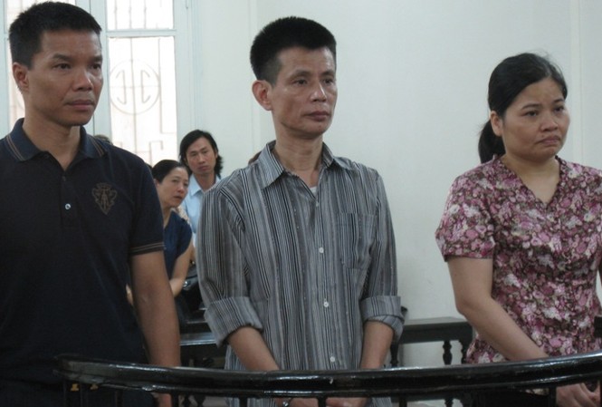Bán đất ảo, cựu chủ tịch Cty phát triển nhà và đô thị hầu tòa Ba bị cáo trước vành móng ngựa trong phiên xử ngày 15/7