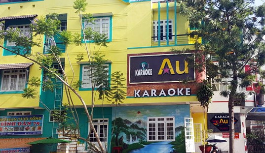 Hàng chục quán karaoke ở Đà Lạt bị đề nghị rút giấy phép quán karaoke bị đề nghị rút giấy phép kinh doanh.