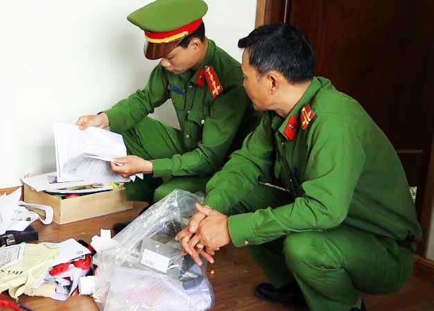 Bắt cán bộ ngân hàng lừa đảo 110 tỷ đồng Khám xét nhà của Hoàng Nam Đến