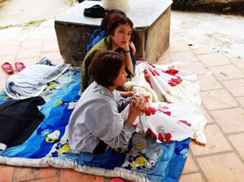 Ba thiếu nữ 'mất tích' được tìm thấy trong công viên ở Đà Lạt 3 thiếu nữ ngủ trong công viên ở Đà Lạt