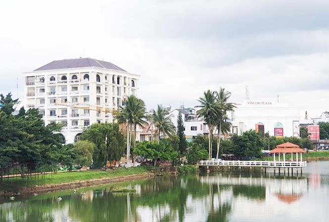 Tòa nhà triển lãm đồ sộ ở Lâm Đồng 'phớt lờ' kế hoạch bảo vệ môi trường Công trình xây dựng đồ sộ gần hoàn thiện nhưng không có bản kế hoạch bảo vệ môi trường
