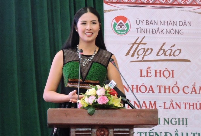 Hoa hậu Ngọc Hân làm đại sứ văn hóa thổ cẩm Việt Nam Hoa hậu Ngọc Hân- Đại sứ văn hóa thổ cẩm Việt Nam