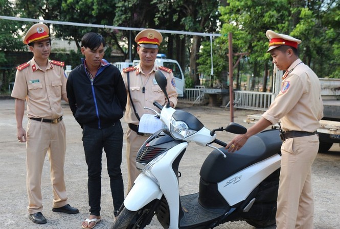 Đắk Nông: Cảnh báo nạn trộm xe máy dịp cận Tết Nguyên đán Phòng CSGT Công an tỉnh Đắk Nông liên tiếp phát hiện nhiều vụ trộm xe máy