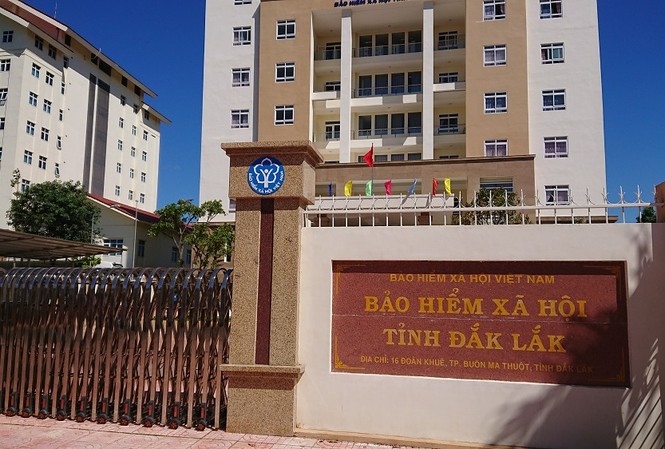 Gần 900 trường hợp 'đã chết vẫn khám bệnh' hết 7,58 tỷ: Lỗi do đâu? BHXH Đắk Lắk từng bị yêu cầu kiểm tra dấu hiệu gian lận trong thanh toán chi phí khám chữa bệnh bảo hiểm y tế với 51 trường hợp đã chết nhưng vẫn phát sinh chi phí khám chữa bệnh, với tổng số tiền hơn 276 triệu đồng.