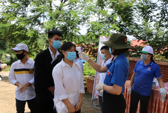 Đắk Nông: 1 thí sinh được đặc cách thi tốt nghiệp do đang cách ly Kiểm tra y tế tại trường THPT Chu Văn An (TP Gia Nghĩa)