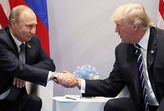 Vì sao ông Trump kiên quyết gặp ông Putin trước bão dư luận? Vì sao ông Trump kiên quyết gặp ông Putin trước bão dư luận?