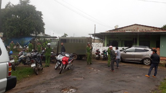 Tra tấn người làm thuê dã man ở Gia Lai: Tiếp tục khám nhà Nga 'vọc' Tra tấn người làm thuê dã man ở Gia Lai: Tiếp tục khám nhà Nga 'vọc'